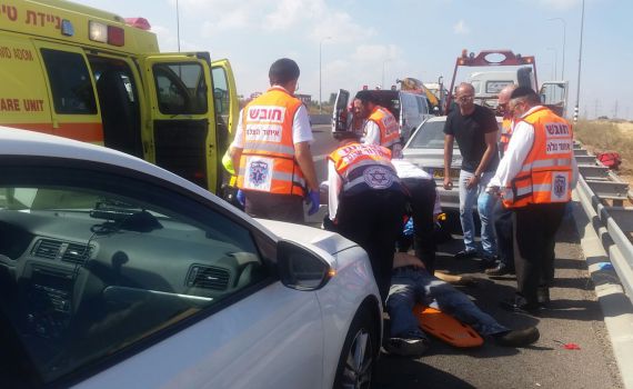 נהג משאית הגרר יצא לחלץ רכב ונדרס למוות