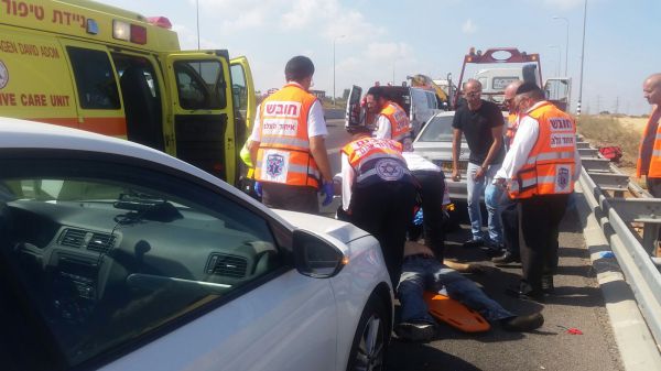 נהג משאית הגרר יצא לחלץ רכב ונדרס למוות