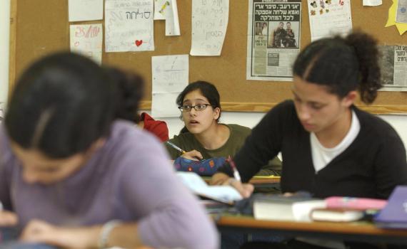 חצי מהתיכונים הערכיים: אולפנות וישיבות תיכוניות