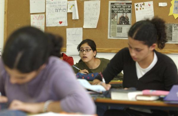 חצי מהתיכונים הערכיים: אולפנות וישיבות תיכוניות