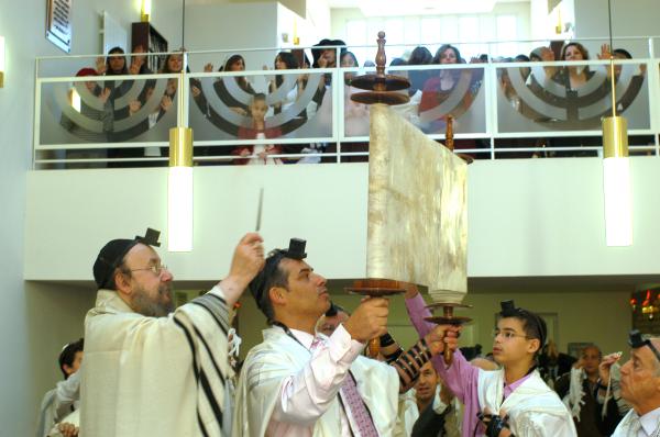 סקר: מי העדה שהכי תורמת לבית הכנסת?