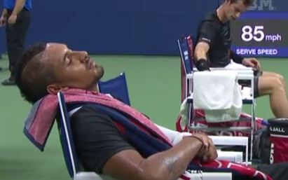 נכנע לעייפות? השחקן נמנם באמצע משחק