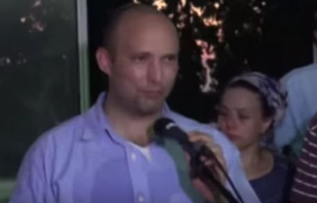 מרגש: נפתלי בנט סופד לאביו ג'ים ז"ל; צפו