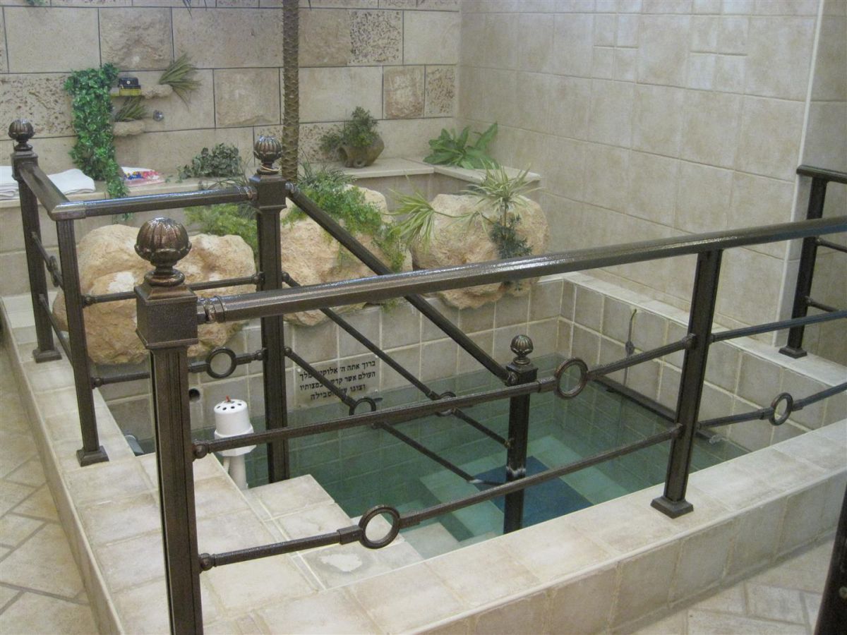 "גם בעוצר נשים יכולות לצאת ולטבול במקווה"