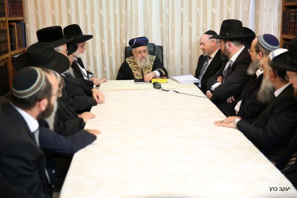 הרב יצחק יוסף לדיינים החדשים: חפשו איפה אפשר להתיר