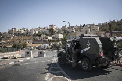 בקתבי"ם לעבר לוחמים בירושלים; שלושה פצועים