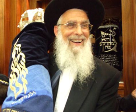 הרב אריאל נגד הכנסת ס"ת במעמד "הקהל"