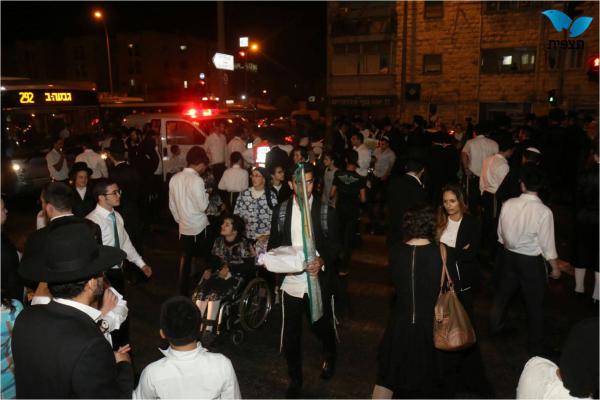 ירושלים: רכב פגע בשני הולכי רגל בצומת בר אילן