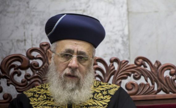 הרב יצחק יוסף נגד 'צהר': "רוצים לגייר ילדים שיאכלו חזיר"