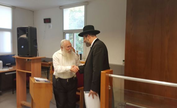 שובר את הקרח; הרב לאו ביקר בישיבות "הסרוגות"