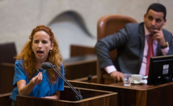 מביך; בנט יושב 'שבעה'; שפיר: "לאן בנט נעלם"?