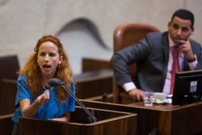 מביך; בנט יושב 'שבעה'; שפיר: "לאן בנט נעלם"?