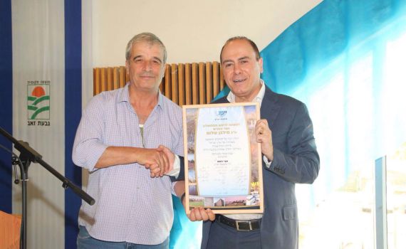 "אות יקיר ההתיישבות" לשר שהצביע בעד ההתנתקות