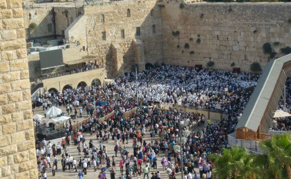 רבבות השתתפו בברכת הכהנים בכותל המערבי