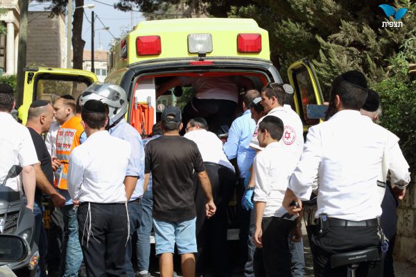 חרדי התחשמל במהלך בניית סוכה; מצבו קשה