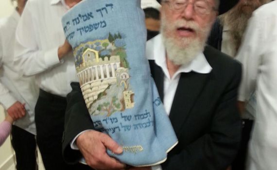 תושבי קרית ארבע נפרדים מהרב דב ליאור