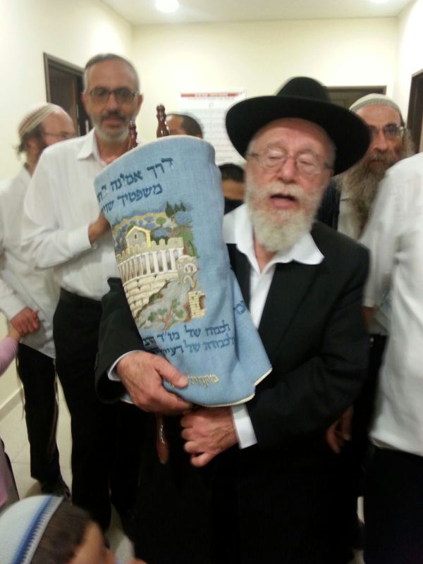 תושבי קרית ארבע נפרדים מהרב דב ליאור