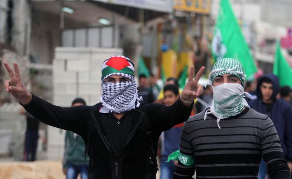 יבחן שינוי הוראות פתיחה באש נגד מיידי אבנים