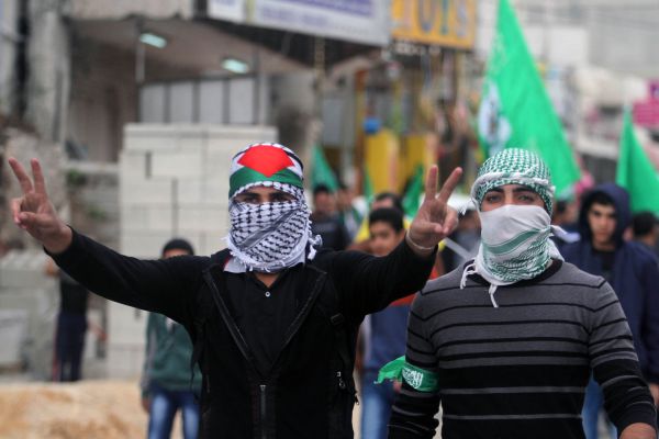 יבחן שינוי הוראות פתיחה באש נגד מיידי אבנים