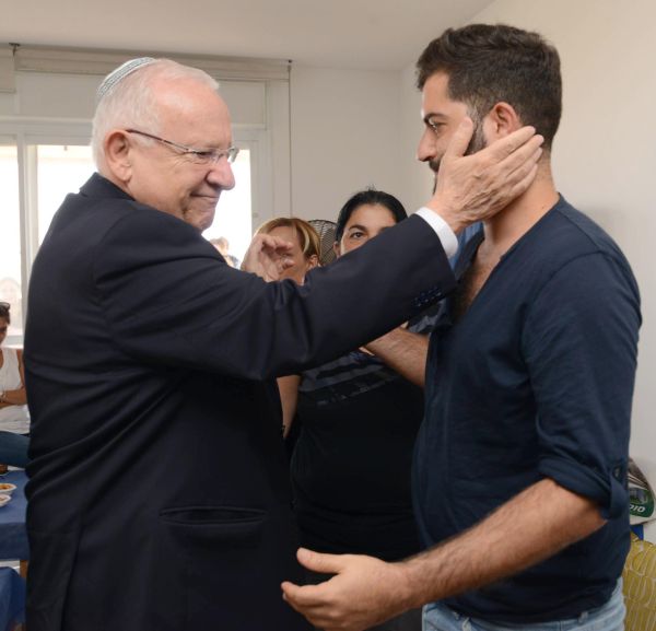 ריבלין בניחום אבלים "אבן היא כלי נשק לכל דבר"