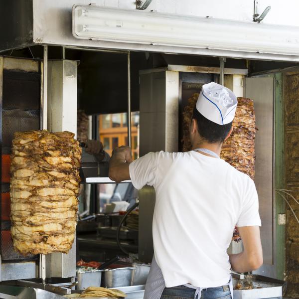לספרדים יש בעיה לקנות שווארמה כשהמוכר ערבי