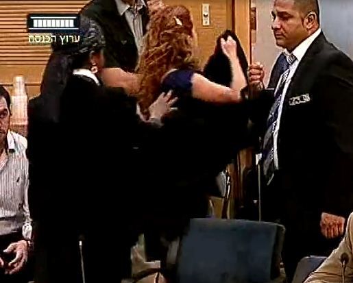 גם בלי סלומיאנסקי; צפו בח"כ שפיר נזרקת מהוועדה