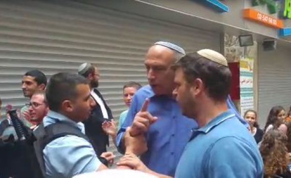 מוטי יוגב מונע מערביה לעבור בעיר העתיקה;צפו