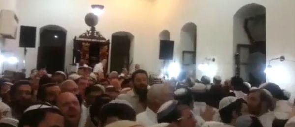 צפו; ההקפות השניות של 'מרכז' בבית הרב קוק