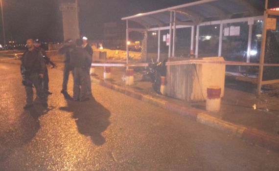 פיגוע דקירה בצומת הגוש; שני מחבלים חוסלו