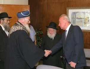 צפו: הרב מרדכי אליהו מספר על המברק המפתיע מרבין