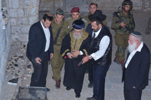 הרב יוסף והרב לבנון בקבר יוסף: "פעילות של דאעש"