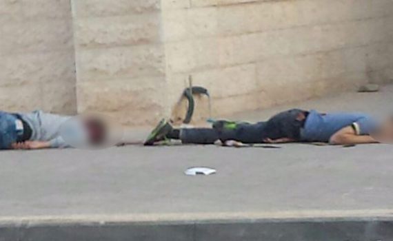 פיגוע דקירה בבית שמש; מחבלים ניסו לדקור בבית כנסת וחוסלו