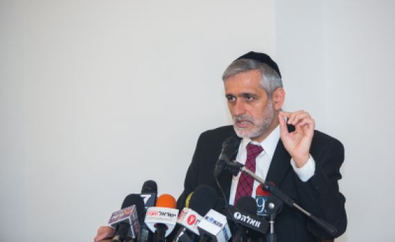 ישי נגד אריה דרעי: "שבעה מנדטים, אפס עשייה"