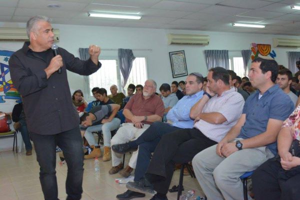 לפיד: לא להאשים את הציבור הסרוג ברצח רבין