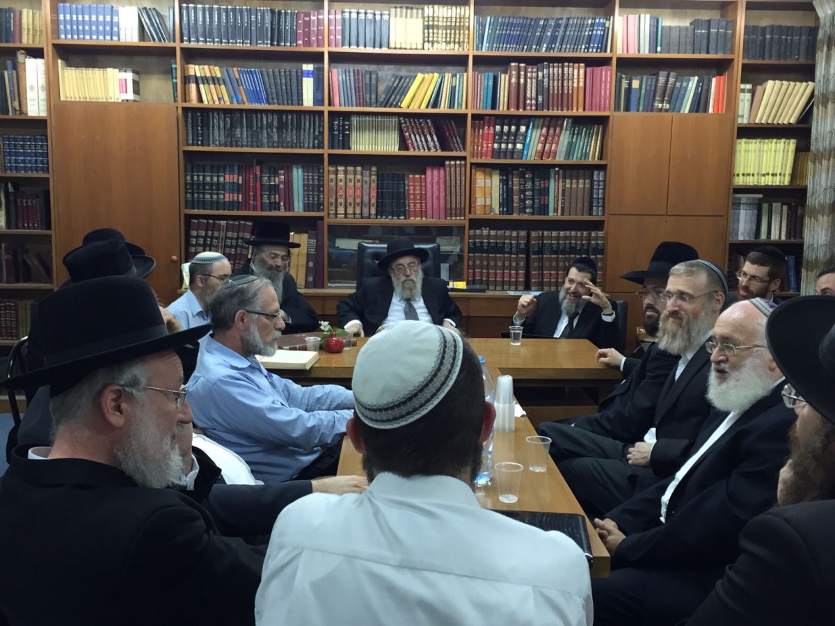 "מי שאינו שותף לצרה ומוציא עצמו נקרא אכזרי"