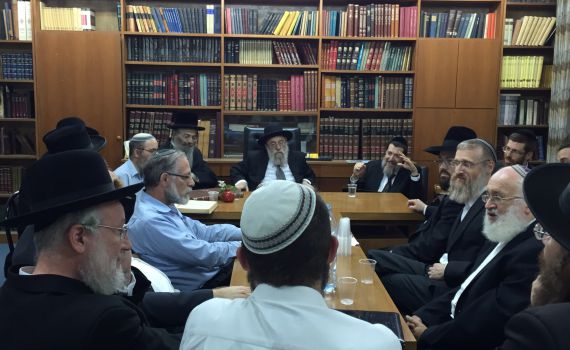 "מי שאינו שותף לצרה ומוציא עצמו נקרא אכזרי"