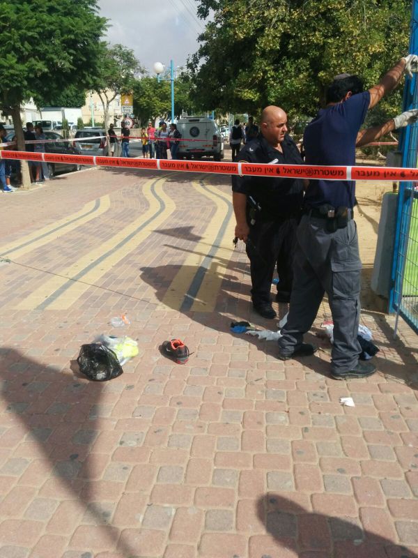 יהודי דקר 4 עובדי עיריה ערבים בדימונה