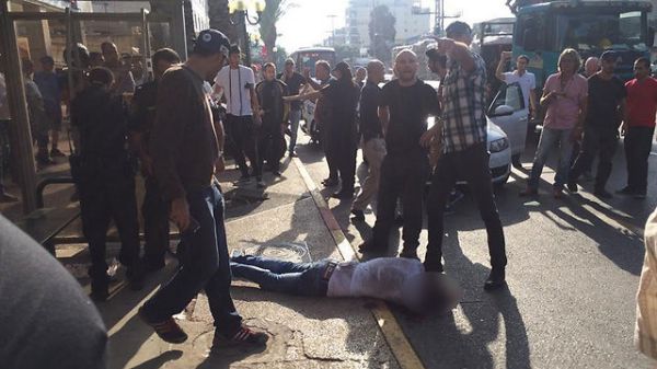 פיגועי דקירה ברעננה, בחולון ובירושלים