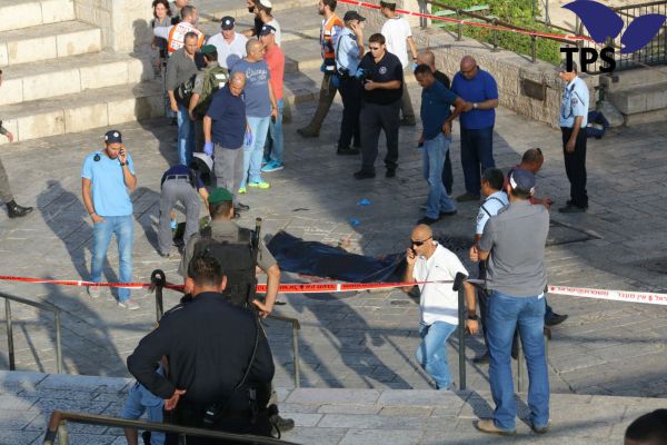 הפיגוע בשער שכם: ניסה לדקור שוטרים וחוסל; תיעוד