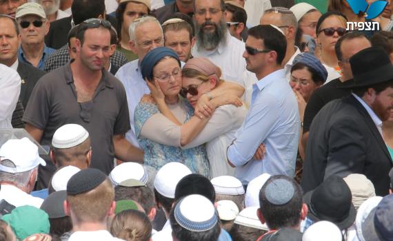 הרב נחמיה לביא ואהרון בניט הובאו למנוחות; תיעוד