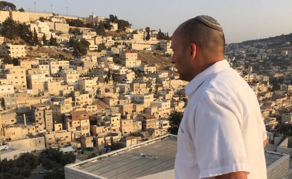 החג של בנט: הקפות במקום הרצח בירושלים