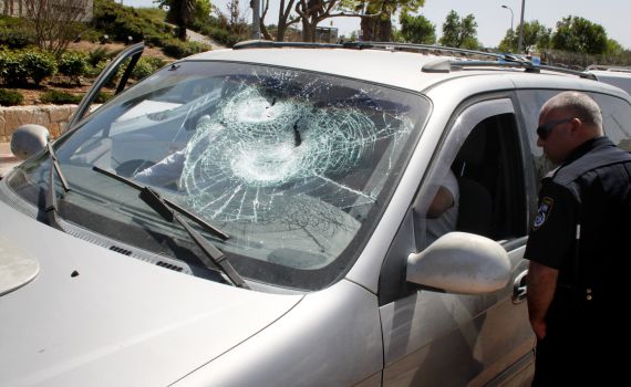 הרב אבינר: אין חובה למגן את כלי רכב נגד אבנים