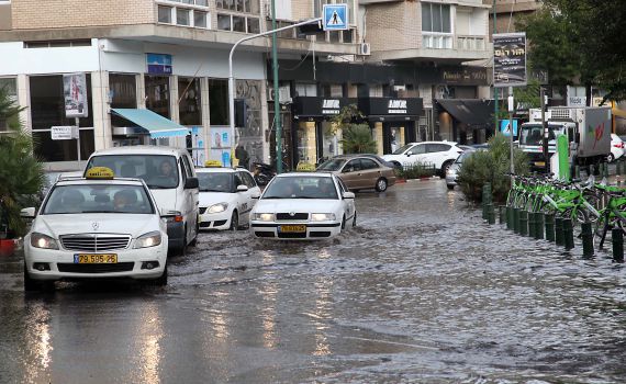 הרוג מקריסת קיר בפרדס חנה. נזקים בשומרון