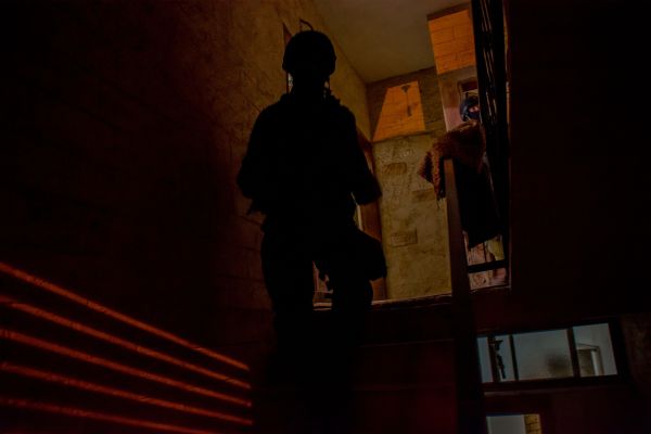 שבעה לוחמים נעצרו בחשד שהיכו מחבלים