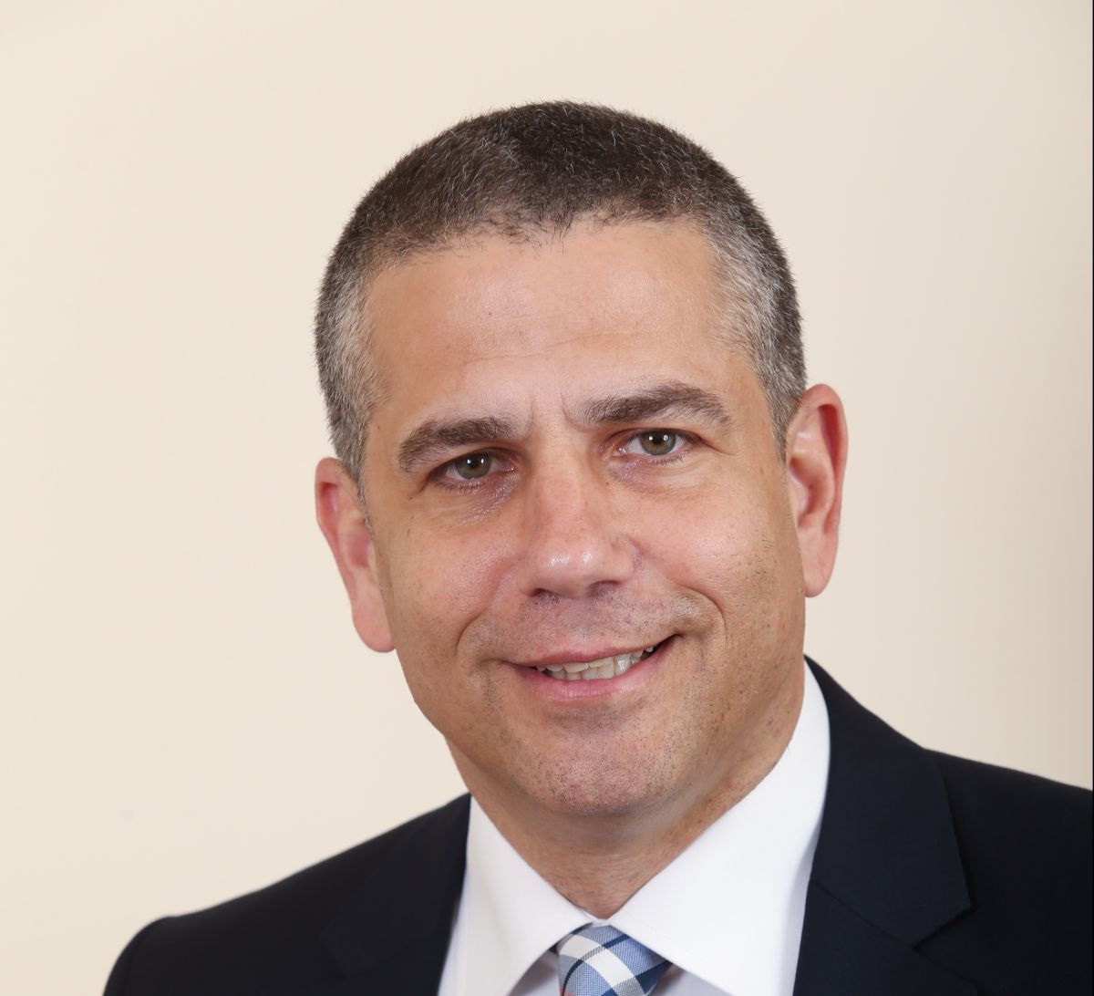 האזינו: ינון מגל מפוצץ ראיון ברדיו קול חי