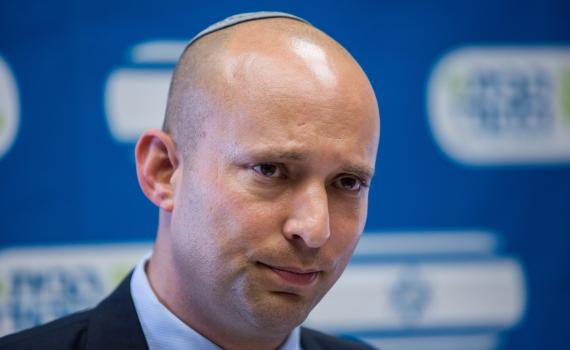 הרב לאו: "אני חושש שבנט לא שאל רב לפני הביקור"