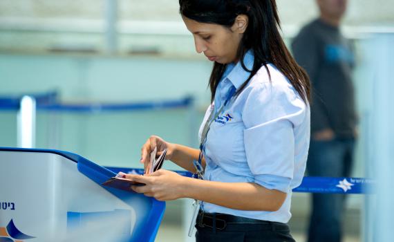 בוגרות שרות לאומי לא יכולות לעבוד כסלקטוריות