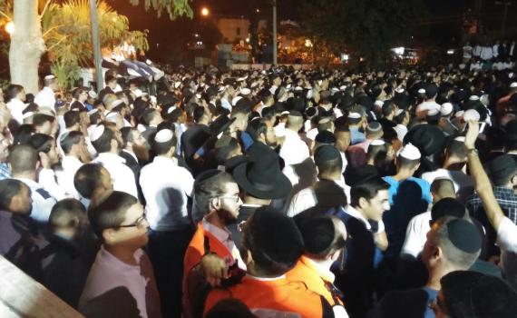רבבות בהלוויית הרב יורם אברג'ל זצ"ל בנתיבות