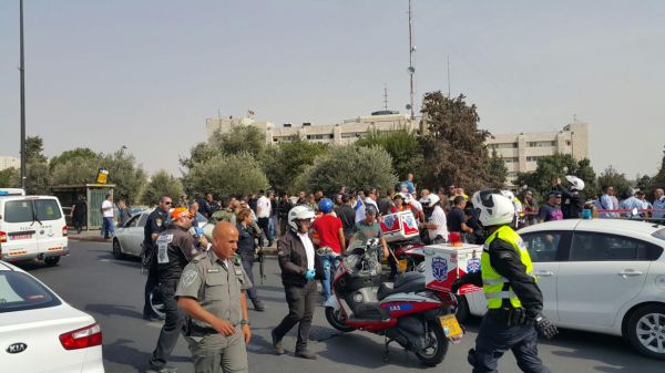 הטרור נמשך: מחבלת דקרה שוטר בירושלים