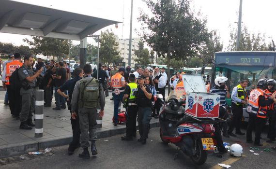 ערבי דקר בחור ישיבה בצווארו – מצבו קשה